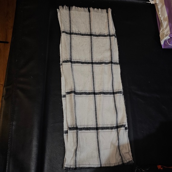 Accessories - Black‎ White Womens Cashmere Scark